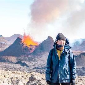 約800年ぶりに噴火 ファグラダルスフィヤル活火山見学ツアー 溶岩や噴火口を間近で見る貴重な体験 英語ガイド レイキャヴ