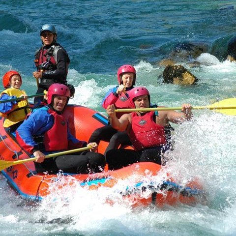 Whitewater Rafting On Soca River 8つのアクティビティーサイトのコンテンツを1ヶ所で